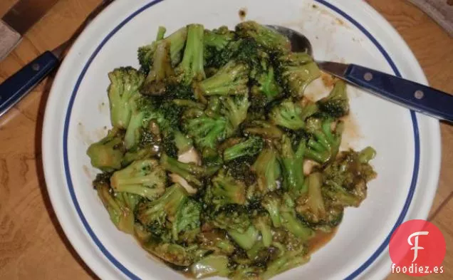 Ensalada de Brócoli y Queso Cheddar