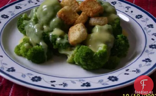 Brócoli / Salsa Holandesa a Base de Hierbas/ Migas de Pan Tostadas