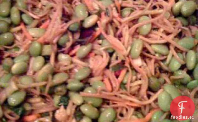 Ensalada de Fideos Soba Con Aderezo de Edamame y Miso