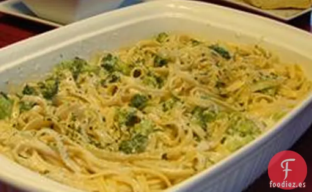 Fettuccine de Ricotta Alfredo con Brócoli
