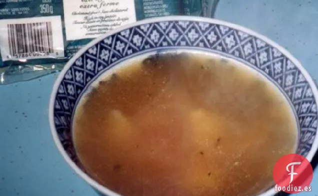 Sopa Picante de Gai Lan y Cuajada de Frijoles
