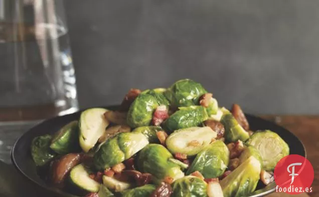 Coles De Bruselas Y Castañas Con Tocino