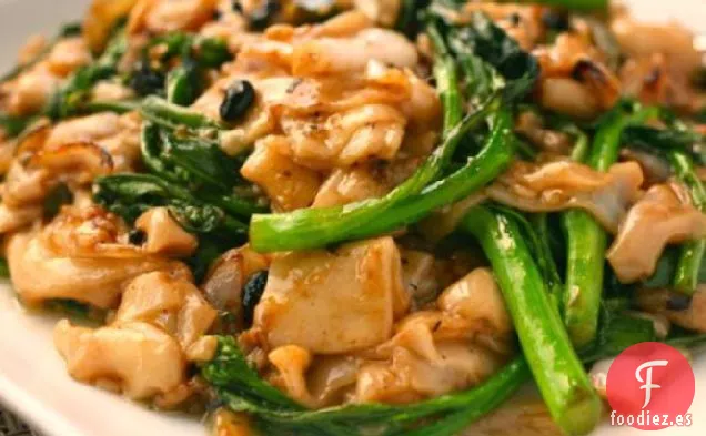 Diversión de Chow Frito en Seco con Brócoli Chino