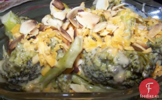 Brócoli De Queso De Cocción Lenta Con Almendras
