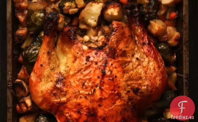 Pollo Asado con Verduras de Invierno y Relleno de Piñones