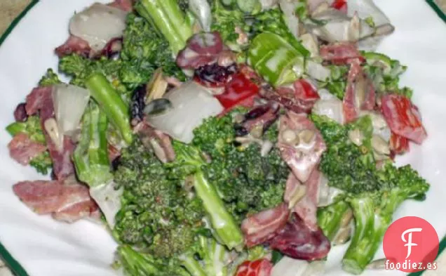 Ensalada De Brócoli Con Aderezo De Ensalada De Col
