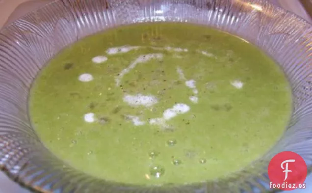 Sopa de Brócoli y Puerro Con Crutones (Baja en Grasa)