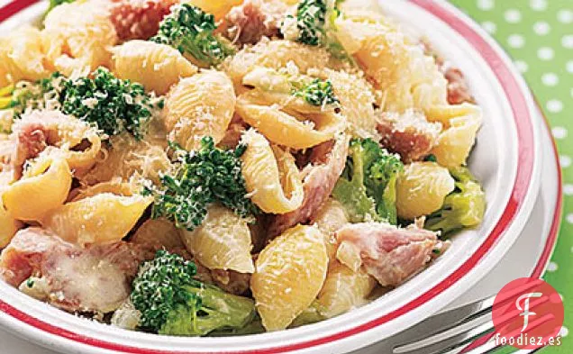 Conchas de Pasta Cremosas con Brócoli y Jamón