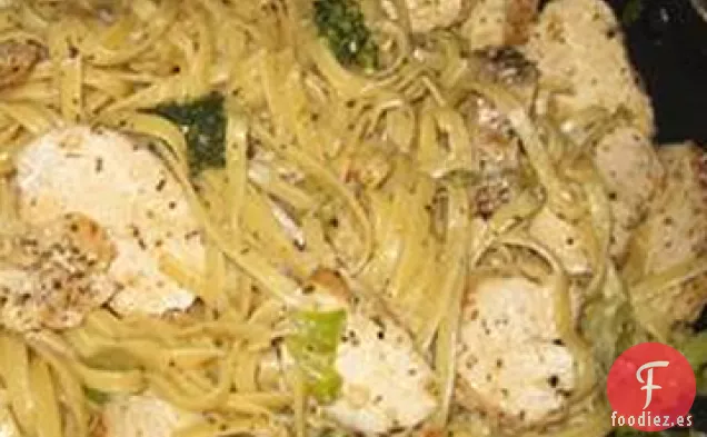 Espaguetis con Brócoli y Pollo
