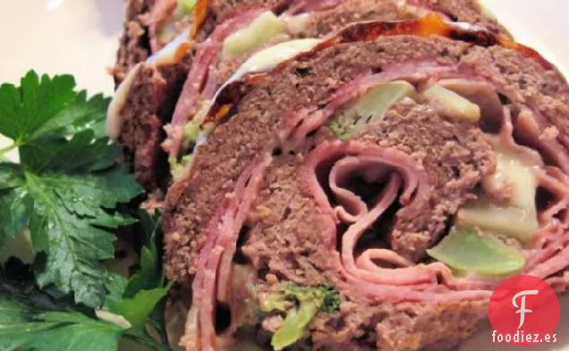 Pastel de Carne en Espiral con Jamón, Brócoli y Queso Cheddar