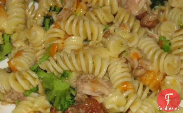 Ensalada de Pasta con Pajarita de Pollo y Brócoli