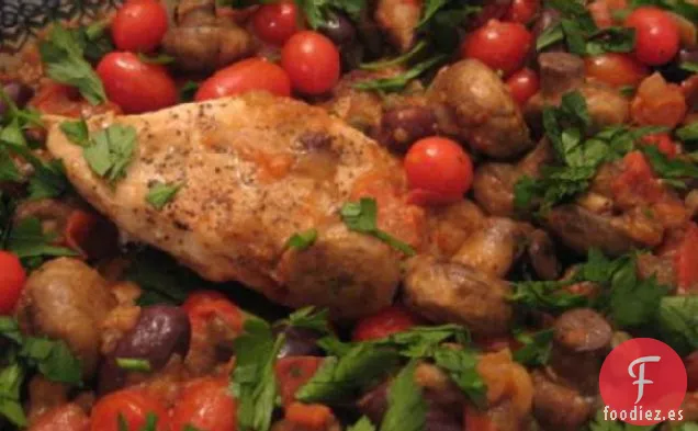 Pollo Mediterráneo Con Tomates, Kalamata y Champiñones