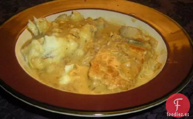 Chuletas de Cerdo Dijon Cremosas Con Manzanas y Cebollas