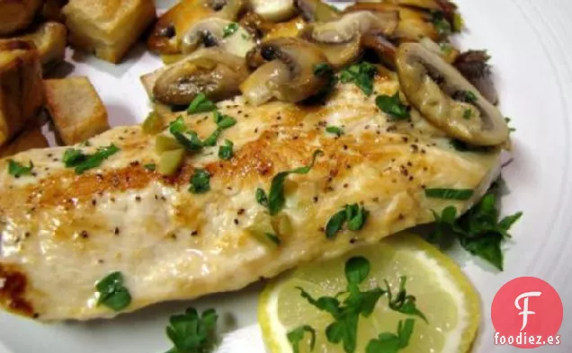 Chuletas De Pollo En Sartén Con Champiñones
