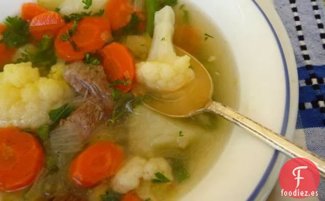 Sopa de Verduras de Mamá Con Pollo o Carne de Res (Suppe Gemuse Alemán)
