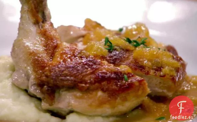 Pechuga de Pollo con Clementinas, Chile Pájaro Tailandés y Puré de Oro Yukón y Coliflor