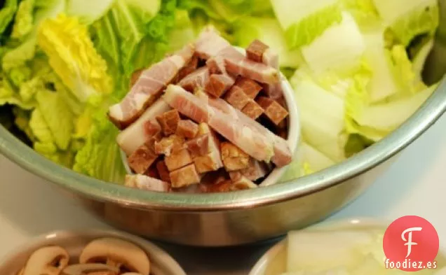 Col Napa Salteada Con Champiñones Y Tocino