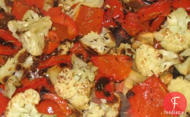 Coliflor Asada Con Ajo Y Pimientos Rojos