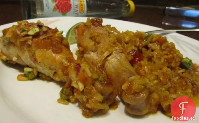 Pollo Con Arroz Enjoyado De Azafrán