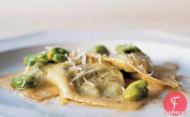 Ravioles Rellenos de Habas, Ricotta y Menta con Salsa de Mantequilla Marrón