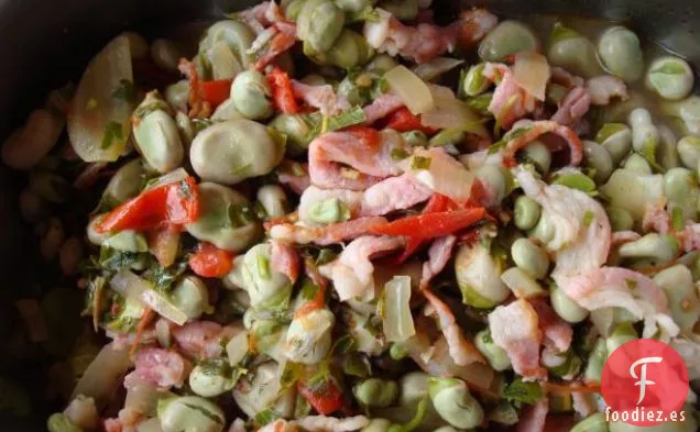 Espaguetis Con Habas Jóvenes y Queso de Cabra