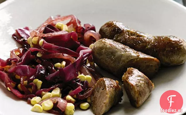 Salchicha con Repollo y Salteado de Maíz