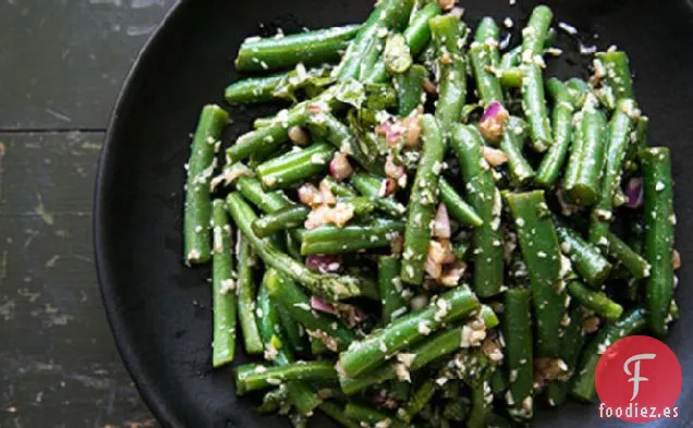 Ensalada de Frijoles Verdes con Albahaca, Balsámico y Parmesano