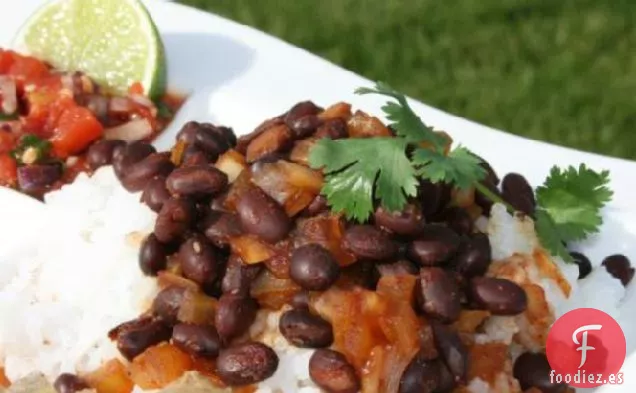 Frijoles Negros Cubanos y Arroz (Rápido)