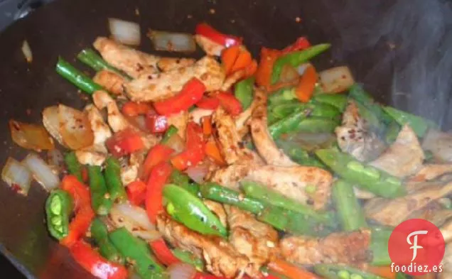 Salteado de Cerdo y Frijoles Verdes Con Cacahuetes