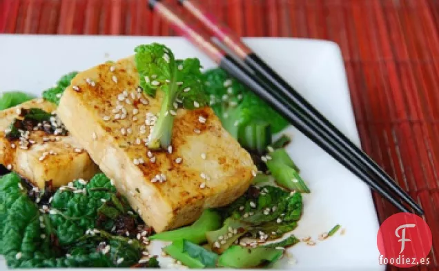 Tofu a la Parrilla y Verduras Asiáticas Salteadas