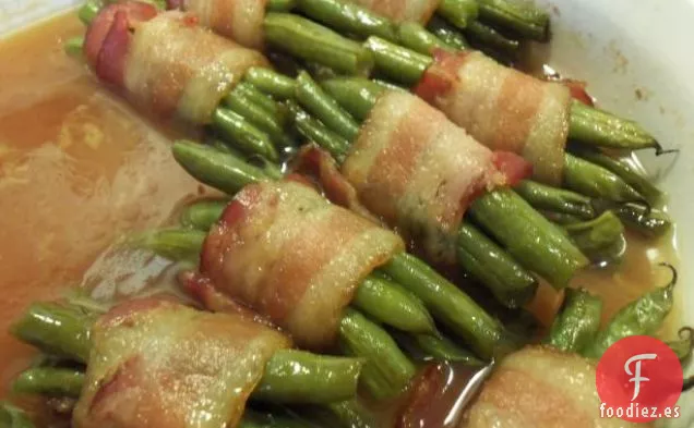 Brochetas De Cocodrilo o Pollo Con Satay De Anacardo