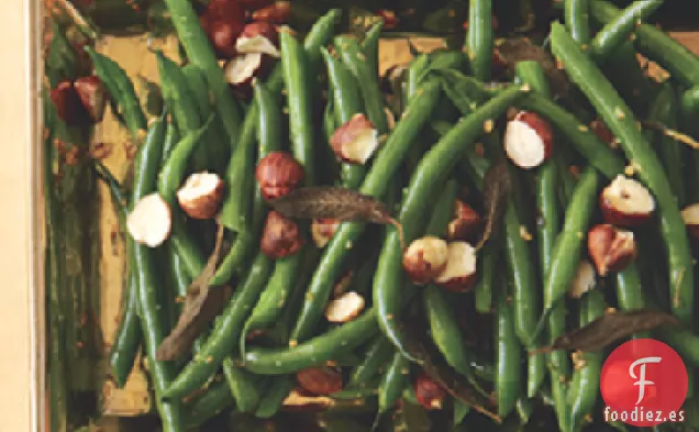 Judías Verdes con Salvia Ennegrecida y Avellanas