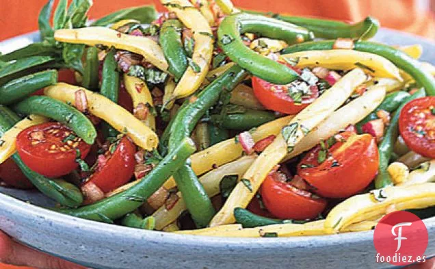 Ensalada Mixta de Frijoles y Tomate Cherry con Vinagreta de Albahaca