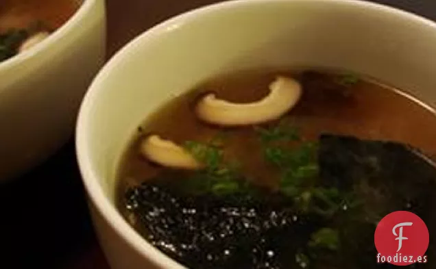 Sopa Japonesa con Tofu y Champiñones