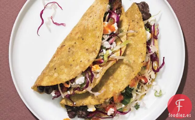 Tacos Crujientes De Frijoles Negros Con Queso Feta Y Repollo