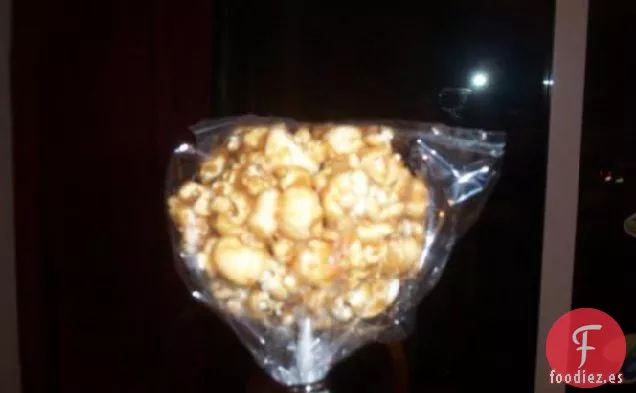Bolas de Palomitas de Maíz con Mantequilla de Maní
