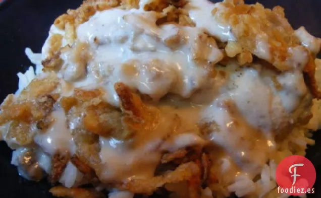 Pollo Sofocado Con Salsa y Arroz