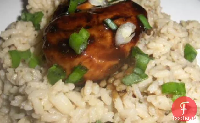 Muslos De Pollo Hoisin Con Miel Perfumada De Jengibre Con Sésamo