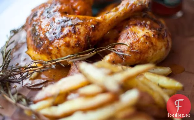 Pollo De Búfalo Con Patatas Fritas De Romero Asado Y Rojo