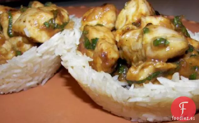 Pollo al Curry en Estuches de Arroz Crujiente