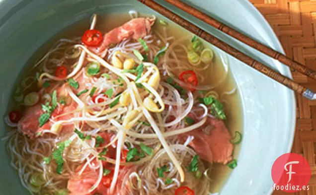 Pho (Sopa Vietnamita de Carne de Res y Fideos)