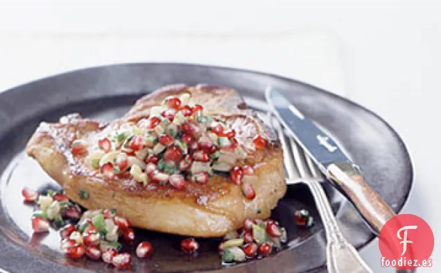 Chuletas de Cerdo Fritas con Salsa de Granada e Hinojo