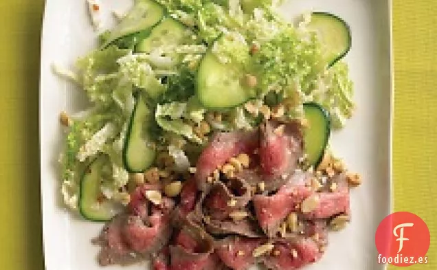Ensalada Asiática De Carne Con Pepino Y Col De Napa