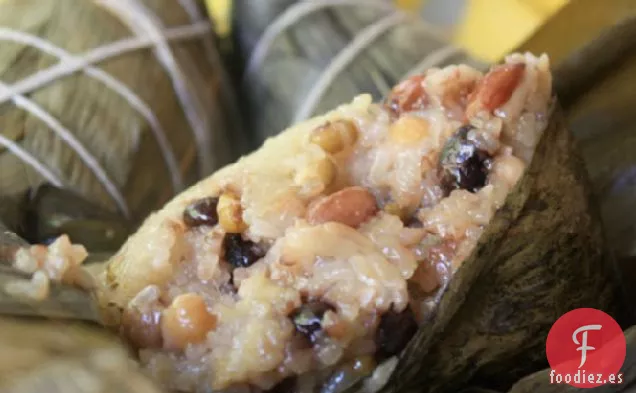 Arroz Glutinoso y Salchicha China Envuelta en Hojas de Plátano