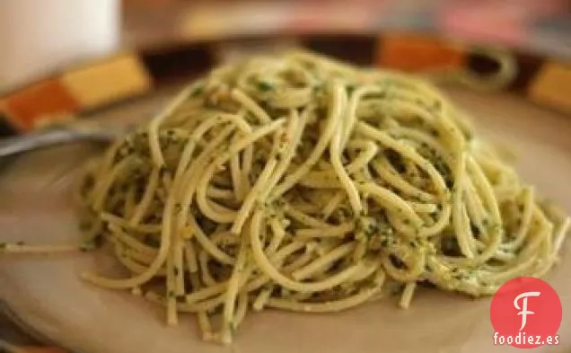 Espaguetis con Pesto de Albahaca y Pistacho