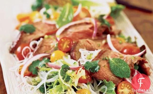 Ensalada de Fideos de Arroz y Carne Agria Caliente