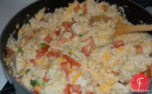 Sartén de Arroz y Pollo con Queso Velveeta