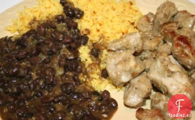 Cerdo Cubano de Gatorbek, Frijoles Negros y Arroz Amarillo