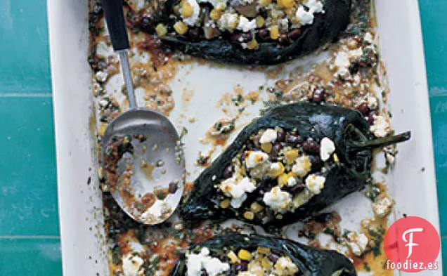 Chiles Poblanos Rellenos en Salsa Chipotle