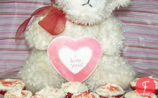 Brownies De Terciopelo Rojo Del Agente Inmobiliario Con Glaseado De Chocolate Blanco